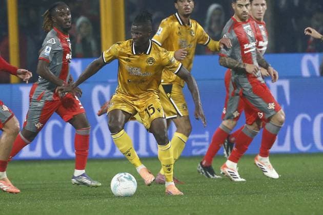 Udinese Vakoun Bayo makes an attempt to score during the Serie A soccer match between Cremonese and Udinese at the Giovanni Zini in Turin, north west Italy - Lunedi , Ottobre 20, 2025. - Soccer .  Copyright: xAlbertoxMarianii LaPressex