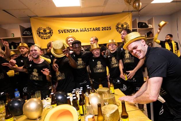 251020 Mjällbys Jacob Bergström cheers in the dressing room after the football match in Allsvenskan between IFK Göteborg and Mjällby on October 20, 2025 in Gothenburg  Copyright: CARLxSANDIN BB251020CS076