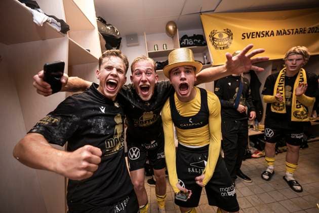 251020 Mjällbys Ludwig Malachowski Thorell, Herman Johansson and Jeppe Kjaer cheer in the dressing room after the football match in Allsvenskan between IFK Göteborg and Mjällby on October 20, 2025 in Gothenburg  Copyright: CARLxSANDIN BB251020CS089