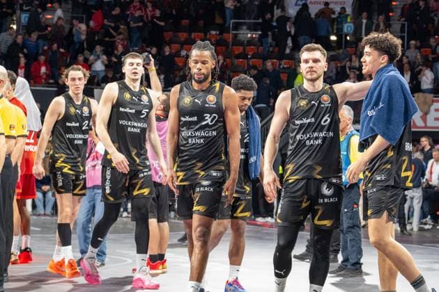 Loewen Braunschweig players, disappointed, FC Bayern Basketball vs Basketball Loewen Braunschweig, BBL Cup, Round of 16, 20 10 2025 Munich Bavaria Germany Copyright: xkolbert-press UlrichxGamelx