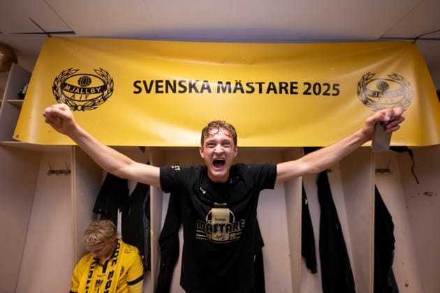 251020 Mjällbys Ludvig Tidstrand cheers after the football match in Allsvenskan between IFK Göteborg and Mjällby on October 20, 2025 in Gothenburg  Copyright: CARLxSANDIN BB251020CS096