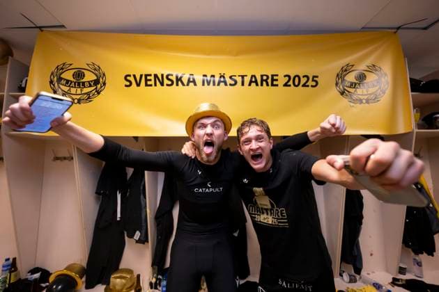 251020 Mjällbys goalkeeper Noel Törnqvist and Ludvig Tidstrand cheer after the football match in Allsvenskan between IFK Göteborg and Mjällby on October 20, 2025 in Gothenburg  Copyright: CARLxSANDIN BB251020CS098