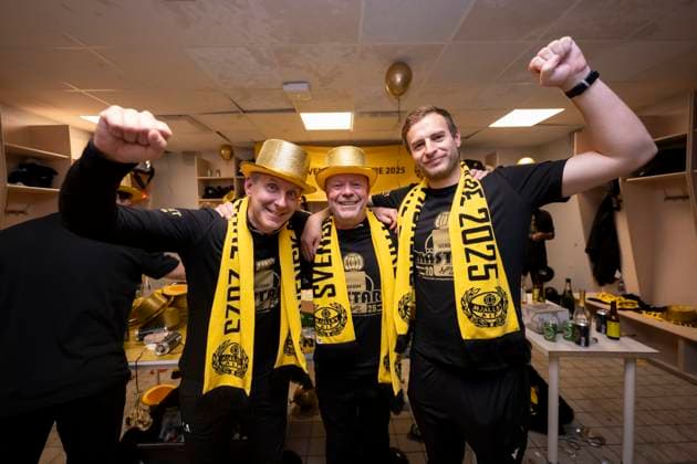 251020 Mjällbys assistant coach Christofer Augustsson, coach Anders Torstensson and assistant coach Karl Marius Aksum cheer after the football match in Allsvenskan between IFK Göteborg and Mjällby on October 20, 2025 in Gothenburg  Copyright: CARLxSANDIN BB251020CS100