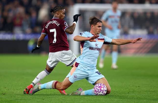London, England, 20th October 2025. Yehor Yarmolyuk of Brentford and Crysencio Summerville of West Ham challenge for the ball during the West Ham United vs Brentford Premier League match at the London Stadium, London. Picture credit should read: Paul Terry Sportimage EDITORIAL USE ONLY. No use with unauthorised audio, video, data, fixture lists, club league logos or live services. Online in-match use limited to 120 images, no video emulation. No use in betting, games or single club league player publications. SPI_029_PT_West_Ham_Brentford SPI-4226-0029