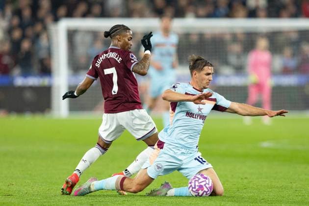20th October 2025; London Stadium, London, England; Premier League Football, West Ham United versus Brentford; Crysencio Summerville of West Ham United fouls Yehor Yarmolyuk of Brentford and a yellow card was given  IanxStephen