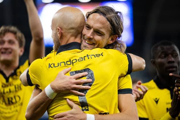 251020 Mjällbys Viktor Gustafson and Tom Pettersson cheer after the football match in Allsvenskan between IFK Göteborg and Mjällby on October 20, 2025 in Gothenburg  Copyright: MICHAELxERICHSEN BB251020MI092