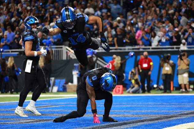 Tampa Bay Buccanners vs Detroit Lions DETROIT,MICHIGAN-OCTOBER 20: Detroit Lions running back Jahmyr Gibbs 0 celebrates after scoring a touchdown during the first half of an NFL, American Football Herren, USA football game between the Tampa Bay Buccanners and the Detroit Lions in Detroit, Michigan USA, on Monday, October 20, 2025 Detroit Michigan United States  Copyright: xJorgexLemusx originalFilename:lemus-tampabay251020_npe44.jpg