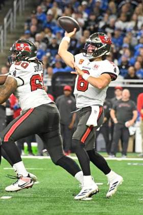 DETROIT, MI - OCTOBER 20: Tampa Bay Buccaneers QB Baker Mayfield (6) in action during the game between Tampa Bay Buccaneers and Detroit Lions on October 20, 2025 at Ford Field in Detroit, MI ( CSM) Detroit United States - ZUMAc04_ 20251020_zma_c04_005 Copyright: xAllanxDranbergx