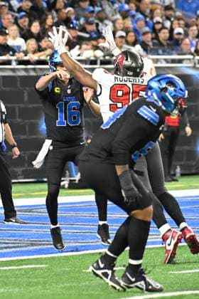 DETROIT, MI - OCTOBER 20: Detroit Lions Quarterback Jared Goff (16) gets a pass blocked in the endzone by Tampa Bay Buccaneers DE Elijah Roberts (95) during the game between Tampa Bay Buccaneers and Detroit Lions on October 20, 2025 at Ford Field in Detroit, MI ( CSM) Detroit United States - ZUMAc04_ 20251020_zma_c04_010 Copyright: xAllanxDranbergx