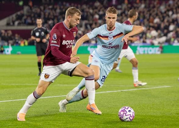 West Ham United v Brentford, Premier League, Football, The London Stadium, London, UK - 20 Oct 2025 Jarrod Bowen of West Ham United and Kristoffer Ajer of Brentford FC battler possession London The London Stadium Stratford GBR, UK NEWSPAPERS OUT Copyright: xEllixBirchx