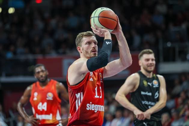 Andreas Obst FC Bayern Basketball, 13 at free throw, GER, FC Bayern Basketball vs Basketball Loewen Braunschweig, Basketball, BBL Pokal, Round of 16, Season 2025 2026, 20 10 2025, GER, FC Bayern Basketball vs Basketball Loewen Braunschweig, Basketball, BBL Pokal, Round of 16, Season 2025 2026, 20 10 2025 Muenchen Copyright: xEibner-Pressefoto JennixMaulx EP_JML