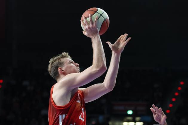 Justuz Hollatz FC Bayern Basketball, 21 with ball, GER, FC Bayern Basketball vs Basketball Loewen Braunschweig, Basketball, BBL Pokal, Round of 16, Season 2025 2026, 20 10 2025, GER, FC Bayern Basketball vs Basketball Loewen Braunschweig, Basketball, BBL Pokal, Round of 16, Season 2025 2026, 20 10 2025 Muenchen Copyright: xEibner-Pressefoto JennixMaulx EP_JML