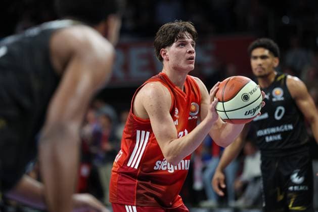 Nikolas Sermpezis FC Bayern Basketball, 30 on free throw, GER, FC Bayern Basketball vs Basketball Loewen Braunschweig, Basketball, BBL Pokal, Round of 16, Season 2025 2026, 20 10 2025, GER, FC Bayern Basketball vs Basketball Loewen Braunschweig, Basketball, BBL Pokal, Round of 16, Season 2025 2026, 20 10 2025 Muenchen Copyright: xEibner-Pressefoto JennixMaulx EP_JML