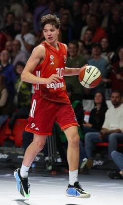 Nikolas Sermpezis FC Bayern Basketball, 30 with ball, GER, FC Bayern Basketball vs Basketball Loewen Braunschweig, Basketball, BBL Pokal, Round of 16, Season 2025 2026, 20 10 2025, GER, FC Bayern Basketball vs Basketball Loewen Braunschweig, Basketball, BBL Pokal, Round of 16, Season 2025 2026, 20 10 2025 Muenchen Copyright: xEibner-Pressefoto JennixMaulx EP_JML