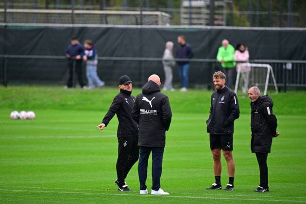 21 10 2025 Moenchengladbach Football, Men, Season 2025 2026, Training Borussia Moenchengladbach v li Eugen Polanski Interim Coach Gladbach , Rouven Schroeder Head of Sports, Gladbach , Tobias Trulsen Co Trainer Gladbach , Oliver Neuville Co Trainer Gladbach DFL regulations prohibit any use of photographs as image sequences and or quasi video Borussia Park NRW Germany