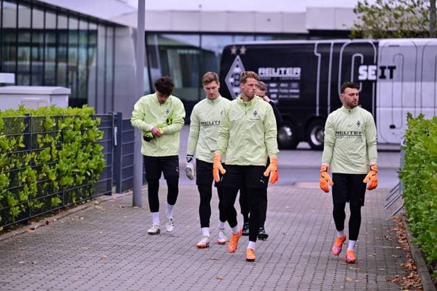 21 10 2025 Moenchengladbach Football, Men, Season 2025 2026, Training Borussia Moenchengladbach v li Goalkeeper Tiago Pereira Cardoso Gladbach , Goalkeeper Moritz Nicolas Gladbach , Goalkeeper Jonas Omlin Gladbach , Goalkeeper Tobias Sippel Gladbach DFL regulations prohibit any use of photographs as image sequences and or quasi video Borussia Park NRW Germany