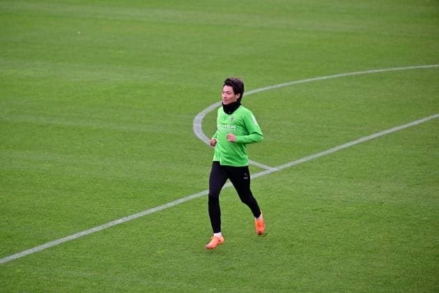 21 10 2025 Moenchengladbach Football, Men, Season 2025 2026, Training Borussia Moenchengladbach Shuto Machino Gladbach only completed part of the team training Afterwards he trained individually DFL regulations prohibit any use of photographs as image sequences and or quasi video Borussia Park NRW Germany