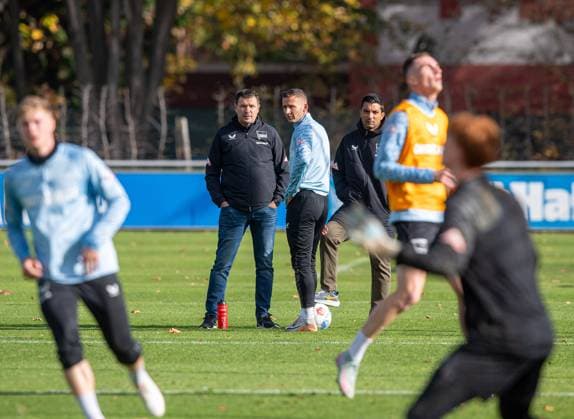 Football, Men, Season 2025 26, 2 Bundesliga, Hertha BSC, Training, f l Sports Director Benjamin Weber Hertha BSC , Paul Seguin Hertha BSC , Coordinator Sport Sami Allagui Hertha BSC , 21 10 2025, Copyright: xSebastianxRäppold MatthiasxKochx