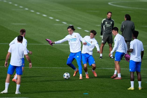 October 21, 2025, Valdebebas, Madrid, Spain: Alvaro Carreras and Thiago Pitarch Pinar during a training session and press conference, PK, Pressekonferenz ahead of their UEFA Champions League 2025 26 match against Juventus FC at Ciudad Deportiva Real Madrid on October 21, 2025, in Valdebebas, Madrid, Spain. Valdebebas Spain - ZUMAa181 20251021_zaa_a181_012 Copyright: xDennisxAgyemanx