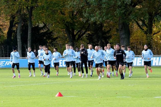 DEU, DFL, 2 FBL Hertha BSC, Training, 21 10 2025, Sportforum, Berlin, DEU, DFL, 2 FBL Hertha BSC, Training, im Bild Hertha Spielerkreis DFL regulations prohibit any use of Photographs as image sequences and or quasi video nordphotoxGmbHx xEngler nph00076