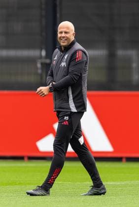 Football - UEFA Champions League - Eintracht Frankfurt v Liverpool FC LIVERPOOL, ENGLAND - Tuesday, October 21, 2025: Liverpool s Arne Slot during a training session at the AXA Training Centre ahead of the UEFA Champions League match between Eintracht Frankfurt and Liverpool FC. (Photo by Jessica Hornby Propaganda)  Copyright: xDavidxRawcliffex P2025-10-21-LFC-Training-Frankfurt-6