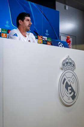 Real Madrid C.F. Training Session And press conference, PK, Pressekonferenz - UEFA Champions League 2025 26 League Phase MD3 Thibaut Courtois of Real Madrid speaks during the press conference ahead of the UEFA Champions League 2024 25 match against Juventus FC at Ciudad Real Madrid on October 21, 2025 in Valdebebas, Spain. Valdebebas Ciudad Real Madrid Madrid Spain Copyright: xAlbertoxGardinx AGardin_20251021_Foot_Champions_Real_Madrid_PC_0609