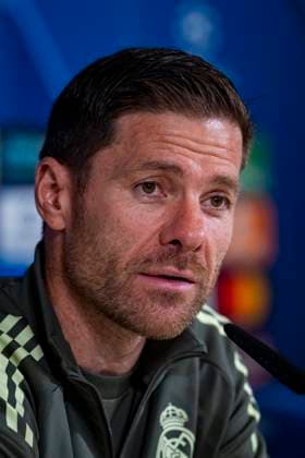 Real Madrid C.F. Training Session And press conference, PK, Pressekonferenz - UEFA Champions League 2025 26 League Phase MD3 Xabi Alonso, head coach of Real Madrid, speaks during the press conference ahead of the UEFA Champions League 2024 25 match against Juventus FC at Ciudad Real Madrid on October 21, 2025 in Valdebebas, Spain. Valdebebas Ciudad Real Madrid Madrid Spain Copyright: xAlbertoxGardinx AGardin_20251021_Foot_Champions_Real_Madrid_PC_0650