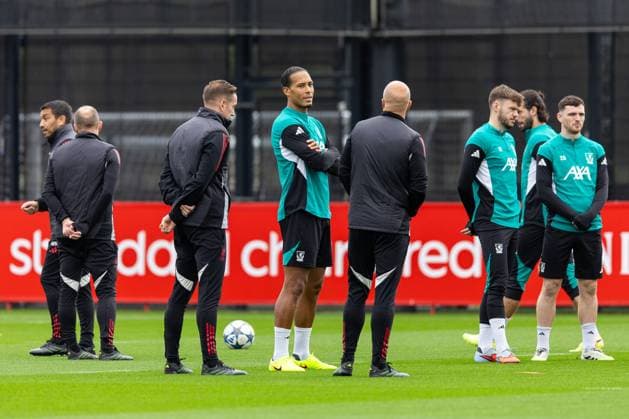 Football - UEFA Champions League - Eintracht Frankfurt v Liverpool FC LIVERPOOL, ENGLAND - Tuesday, October 21, 2025: Liverpool s captain Virgil van Dijk during a training session at the AXA Training Centre ahead of the UEFA Champions League match between Eintracht Frankfurt and Liverpool FC. (Photo by Jessica Hornby Propaganda)  Copyright: xDavidxRawcliffex P2025-10-21-LFC-Training-Frankfurt-23