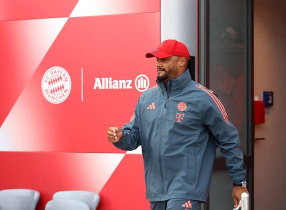 Football, Men, Champions League, Season 2025 2026, FC Bayern Munich, Final training Vincent Kompany, Coach FC Bayern Munich on the way to the training ground