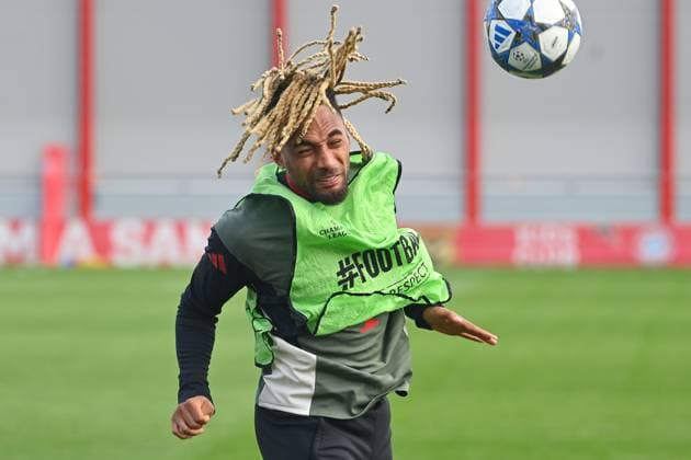 Header Sacha BOEY Bayern Muenchen , action,single image,cropped single motif,half figure,half figure final training on 21 10 2025 Football Champions League,season 2025 26 FC Bayern Muenchen Club Bruegge