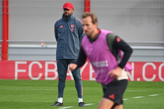Coach Vincent KOMPANY Bayern Muenchen , in front Harry KANE Bayern Muenchen final training on 21 10 2025 Soccer Champions League,Season 2025 26 FC Bayern Muenchen Club Bruegge