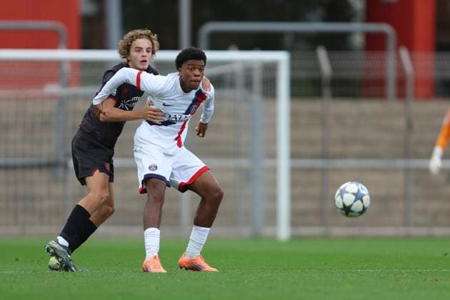 Ferdinand Pohl (Bayer Leverkusen U19) unud Pierre Mounguengue (FC Paris Saint-Germain U19) battle for the ball during the UEFA Youth League 2025 26 match between Bayer 04 Leverkusen and Paris Saint-Germain on October 21, 2025 in Leverkusen, Germany. (Photo by Oliver Kaelke DeFodi Images) Ferdinand Pohl Bayer Leverkusen U19 unud Pierre Mounguengue FC Paris Saint Germain U19 battle for the ball during the UEFA Youth League 2025 26 match between Bayer 04 Leverkusen and Paris Saint Germain on October 21, 2025 in Leverkusen, Germany Photo by Oliver Kaelke DeFodi Images