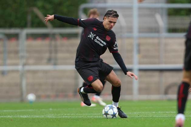 Elia Datene (Bayer Leverkusen U19) controls the ball during the UEFA Youth League 2025 26 match between Bayer 04 Leverkusen and Paris Saint-Germain on October 21, 2025 in Leverkusen, Germany. (Photo by Oliver Kaelke DeFodi Images) Elia Datene Bayer Leverkusen U19 controls the ball during the UEFA Youth League 2025 26 match between Bayer 04 Leverkusen and Paris Saint Germain on October 21, 2025 in Leverkusen, Germany Photo by Oliver Kaelke DeFodi Images
