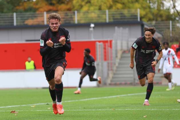 Julien Kurowski (Bayer Leverkusen U19) celebrates after scoring his team s second goal during the UEFA Youth League 2025 26 match between Bayer 04 Leverkusen and Paris Saint-Germain on October 21, 2025 in Leverkusen, Germany. (Photo by Oliver Kaelke DeFodi Images) Julien Kurowski Bayer Leverkusen U19 celebrates after scoring his team s second goal during the UEFA Youth League 2025 26 match between Bayer 04 Leverkusen and Paris Saint Germain on October 21, 2025 in Leverkusen, Germany Photo by Oliver Kaelke DeFodi Images