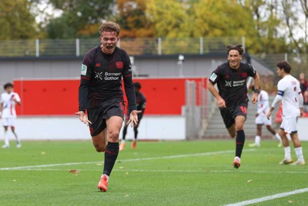 Julien Kurowski (Bayer Leverkusen U19) celebrates after scoring his team s second goal during the UEFA Youth League 2025 26 match between Bayer 04 Leverkusen and Paris Saint-Germain on October 21, 2025 in Leverkusen, Germany. (Photo by Oliver Kaelke DeFodi Images) Julien Kurowski Bayer Leverkusen U19 celebrates after scoring his team s second goal during the UEFA Youth League 2025 26 match between Bayer 04 Leverkusen and Paris Saint Germain on October 21, 2025 in Leverkusen, Germany Photo by Oliver Kaelke DeFodi Images