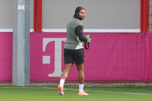 7 Serge Gnabry, Portrnt, Portrait, Football final training UEFA Champions League match FC Bayern Munich vs FC Brngge 21 10 2025 Trainingsgelnnde, Snbenerstr PHOTO Mladen Lackovic LakoPress