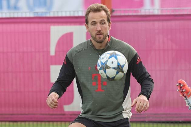 9 Harry Kane, on the ball, Portrnt, Portrait, Football Final training UEFA Champions League match FC Bayern Munich vs FC Brngge 21 10 2025 Trainingsgelnnde, Snbenerstr PHOTO Mladen Lackovic LakoPress