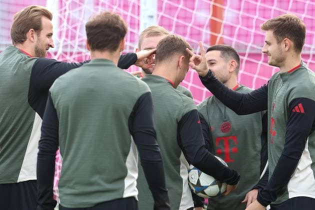 from l 9 Harry Kane, 6 Joshua Kimmich, 22 Raphael Adelino Jose Guerreiro, 44 Josip Stanisic, are in a good mood, Portrnt, Portrait, Football final training UEFA Champions League match FC Bayern Mnnchen vs FC Brngge 21 10 2025 Trainingsgelnnde, Snbenerstr PHOTO Mladen Lackovic LakoPress