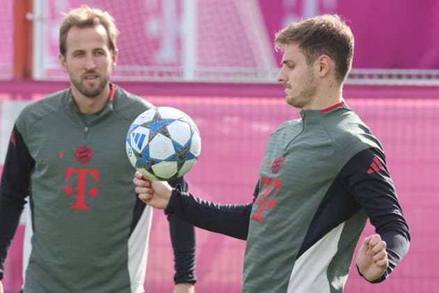 44 Josip Stanisic, on the ball and 9 Harry Kane, Portrnt, Portrait, Football final training UEFA Champions League match FC Bayern Munich vs FC Brngge 21 10 2025 Trainingsgelnnde, Snbenerstr PHOTO Mladen Lackovic LakoPress