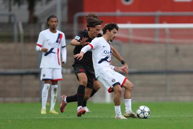 Marton SzÃ p (Bayer Leverkusen U19) und Thomas Cordier (FC Paris Saint-Germain U19) battle for the ball during the UEFA Youth League 2025 26 match between Bayer 04 Leverkusen and Paris Saint-Germain on October 21, 2025 in Leverkusen, Germany. (Photo by Oliver Kaelke DeFodi Images) Marton SzÃ p Bayer Leverkusen U19 and Thomas Cordier FC Paris Saint Germain U19 battle for the ball during the UEFA Youth League 2025 26 match between Bayer 04 Leverkusen and Paris Saint Germain on October 21, 2025 in Leverkusen, Germany Photo by Oliver Kaelke DeFodi Images