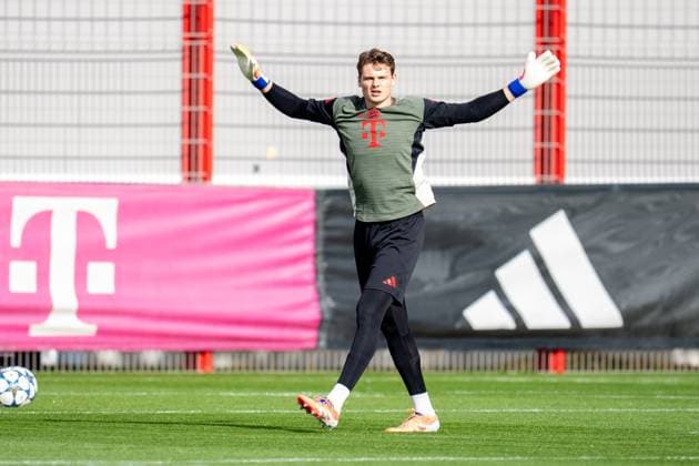 Jonas Urbig 40 FC Bayern Muenchen during final training, Final training, FC Bayern Muenchen vs Club Brugge, Football, Champions League, 21 10 2025 Muenchen Bayern Germany Copyright: xkolbert-press MarcxMarasescux