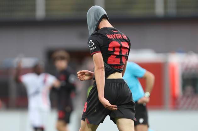 Jonah Berghoff (Bayer Leverkusen U19) looks dejected during the UEFA Youth League 2025 26 match between Bayer 04 Leverkusen and Paris Saint-Germain on October 21, 2025 in Leverkusen, Germany. (Photo by Oliver Kaelke DeFodi Images) Jonah Berghoff Bayer Leverkusen U19 looks dejected during the UEFA Youth League 2025 26 match between Bayer 04 Leverkusen and Paris Saint Germain on October 21, 2025 in Leverkusen, Germany Photo by Oliver Kaelke DeFodi Images
