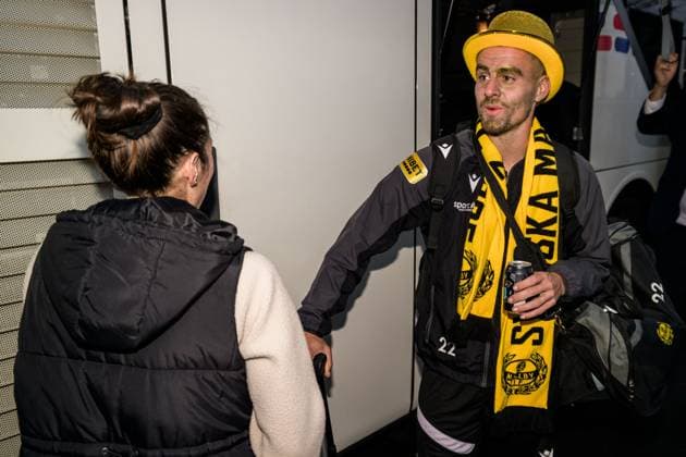 251021 Mjällbys Jesper Gustavsson when the team is welcomed home by the supporters on October 21, 2025 in Sölvesborg  Copyright: MATHILDAxSCHULER BB251021MA042