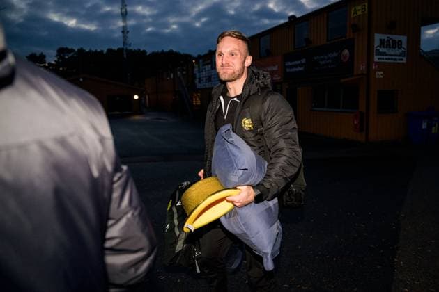 251021 Mjällbys physiotherapist Filip Lundgardh when the team is welcomed home by the supporters on October 21, 2025 in Sölvesborg  Copyright: MATHILDAxSCHULER BB251021MA056