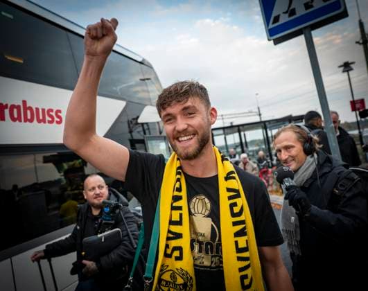 SÖLVESBORG 2025 10 21 Mjällby AIF goalkeeper Noel Törnqvist saw the players arrive at the station in Sölvesborg on Tuesday after Mjällby AIFs Swedish Championship gold Mjällby secured the historic Swedish Championship gold in football by defeating IFK Gothenburg with 2 0 away from home SÖLVESBORG SWEDEN x50090x  Copyright: xJohanxNilssonx xTTx MJÄLLBY SM GULD