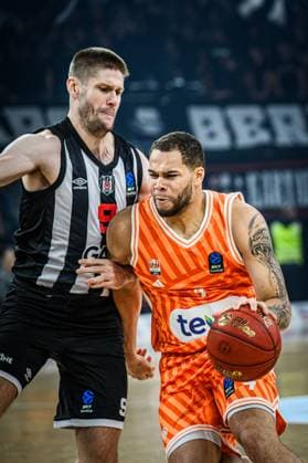 Conor Morgan (Besiktas GAIN Istanbul) und Christopher Ledlum (ratiopharm ulm) im Zweikampf waehrend des EuroCup spiels zwischen ratiopharm ulm v Besiktas GAIN Istanbul in der ratiopharm Arena am 21. October 2025 in Neu-Ulm, Deutschland. (Foto von Harry Langer DeFodi Images) +++ Conor Morgan (Besiktas GAIN Istanbul) und Christopher Ledlum (ratiopharm ulm) battle for the ball during the EuroCup match between ratiopharm ulm v Besiktas GAIN Istanbul at ratiopharm Arena on October 21, 2025 in Neu-Ulm, Germany. (Photo by Harry Langer DeFodi Images) (Photo by Harry Langer DeFodi Images) Conor Morgan Besiktas GAIN Istanbul and Christopher Ledlum ratiopharm ulm battle for the ball during the EuroCup match between ratiopharm ulm v Besiktas GAIN Istanbul at ratiopharm Arena on October 21, 2025 in Neu Ulm, Germany, Germany Photo by Harry Langer DeFodi Images Conor Morgan Besiktas GAIN Istanbul and Christopher Ledlum ratiopharm ulm battle for the ball during the EuroCup match between ratiopharm ulm v Besiktas GAIN Istanbul at ratiopharm Arena on October 21, 2025 in Neu Ulm, Germany Photo by Harry Langer DeFodi Images Photo by Harry Langer DeFodi Images