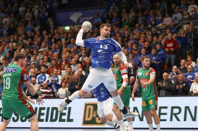 21 10 2025, xtgx, Handball, DHB Pokal 2 Runde, Dessau Rosslauer HV 06 SC Magdeburg v l Valentin Neagu Dessau, 13 wirft Tor, Torschuetze, erzielt Tor, Treffer, scores the goal Dessau