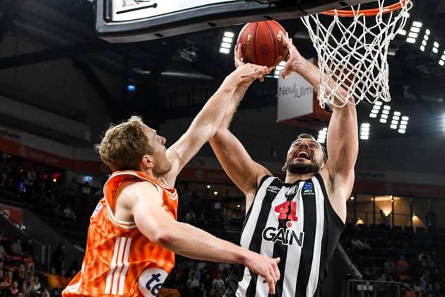 GER, EuroCup, ratiopharm Ulm vs Besiktas GAIN Istanbul 21 10 2025, ratiopharm arena, Neu Ulm, GER, EuroCup, ratiopharm Ulm vs Besiktas GAIN Istanbul, in the picture Christian Sengfelder Ulm, 43 , Ante Zizic Istanbul, 41 nordphotoxGmbHx xHafner nph00200