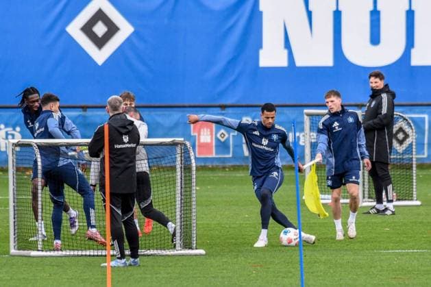 Glatzel Robert scores with a trick shot Emir Sahiti HSV Germany , Hamburg , Volksparkstadion , Training ground football , 1 Bundesliga , Training of Hamburger SV