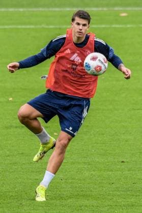 Luka Vuskovic HSV on the ball Germany , Hamburg , Volksparkstadion , Training ground soccer , 1 Bundesliga , Training of Hamburger SV
